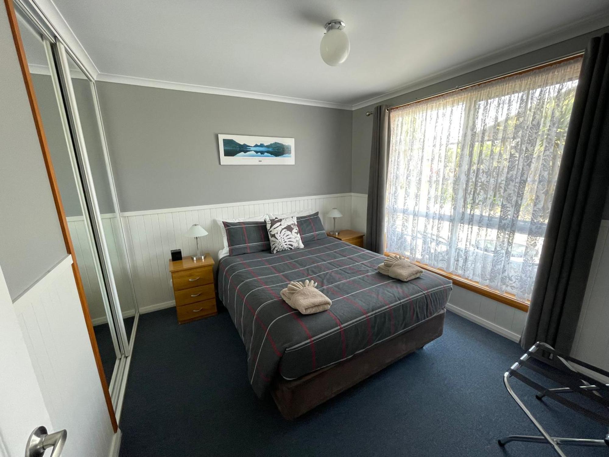 Castaway Holiday Apartments ストラーン エクステリア 写真