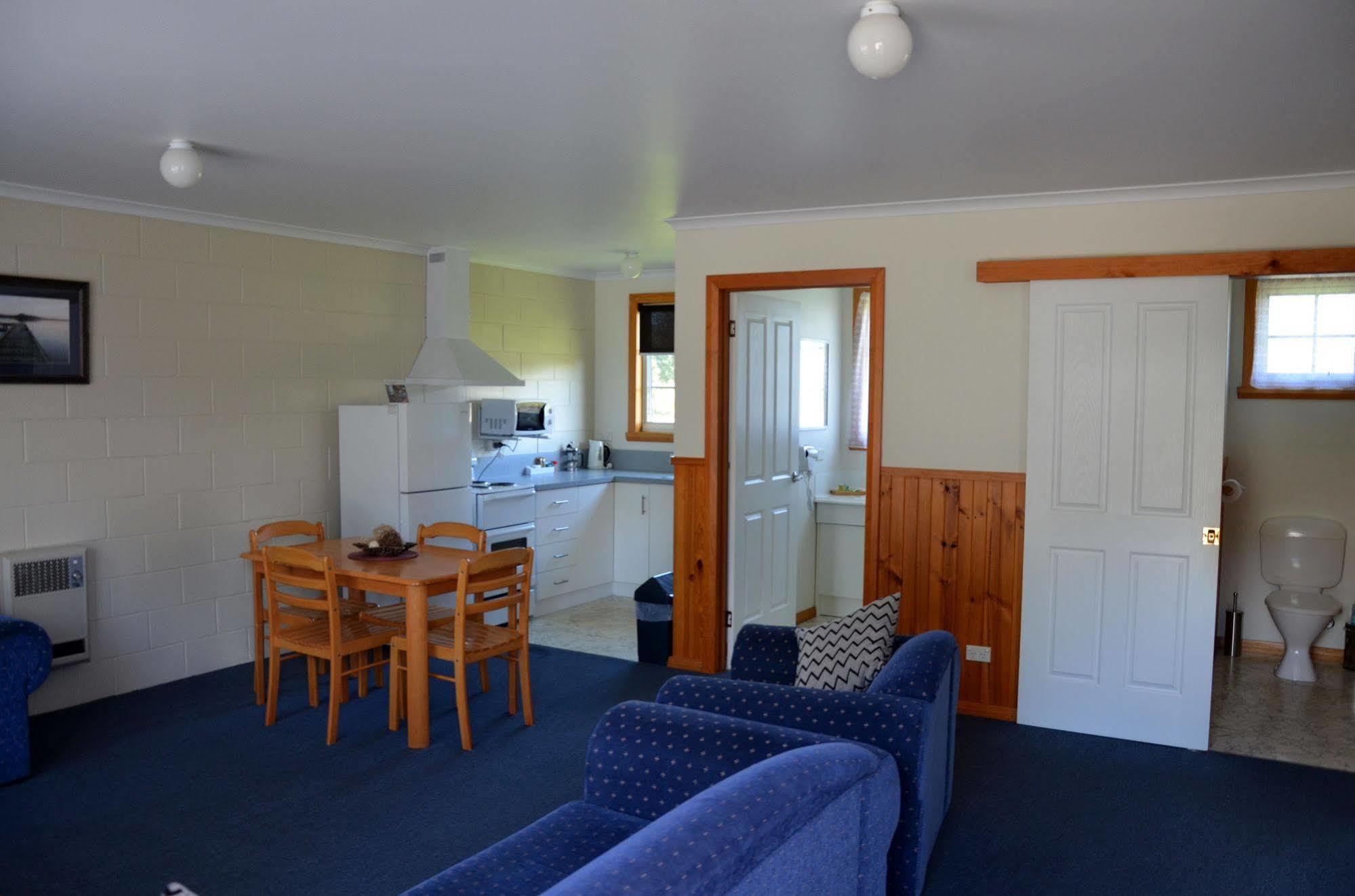 Castaway Holiday Apartments ストラーン エクステリア 写真
