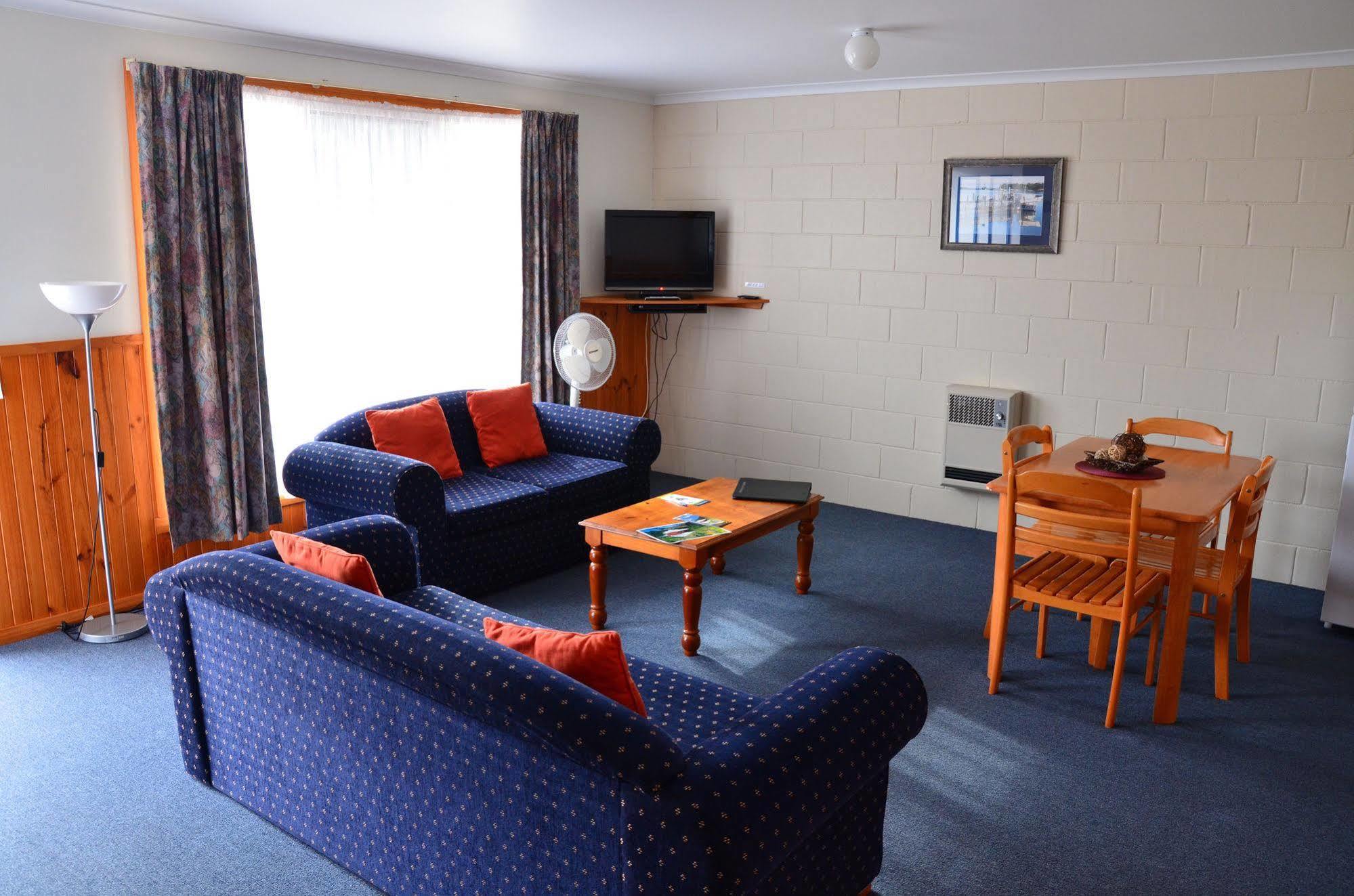 Castaway Holiday Apartments ストラーン エクステリア 写真