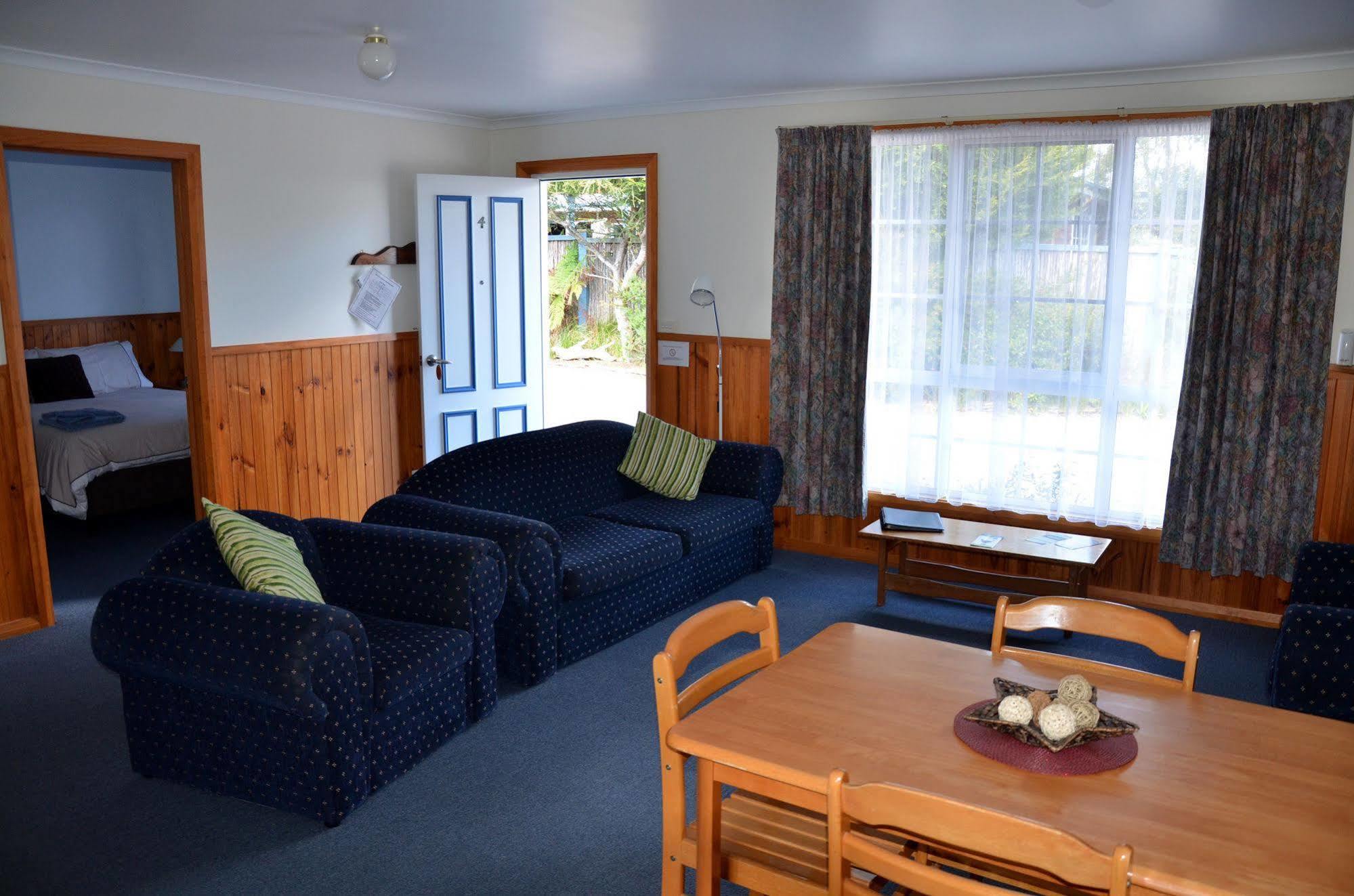 Castaway Holiday Apartments ストラーン エクステリア 写真