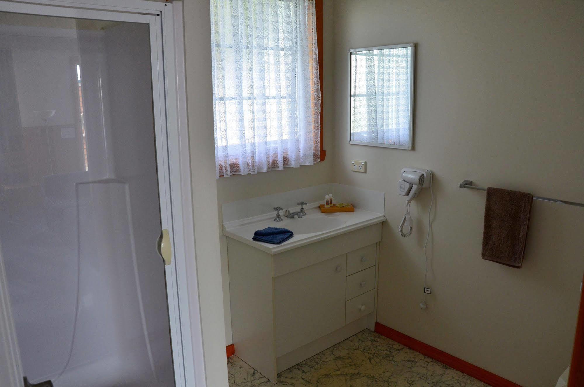 Castaway Holiday Apartments ストラーン エクステリア 写真