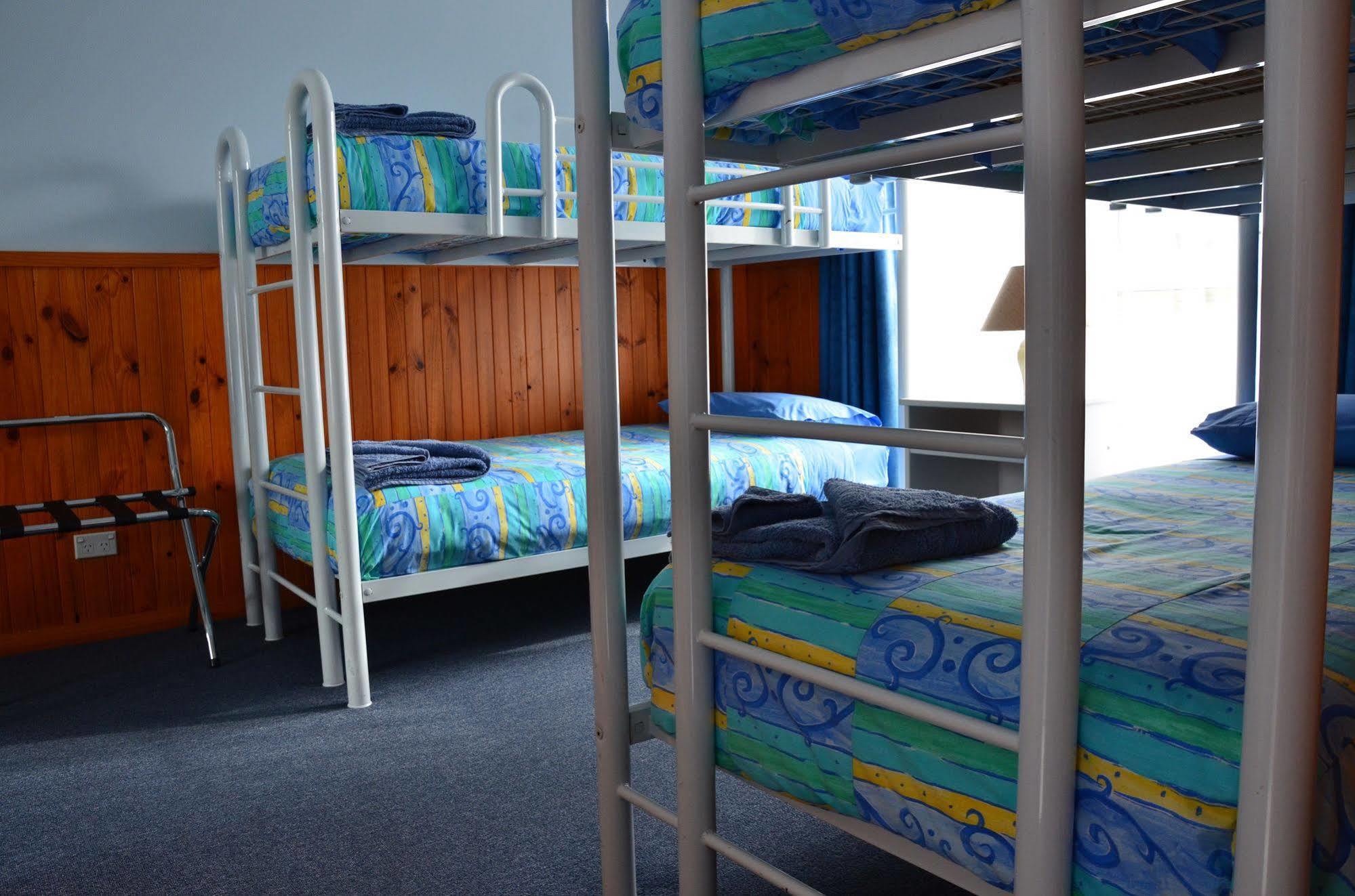 Castaway Holiday Apartments ストラーン エクステリア 写真