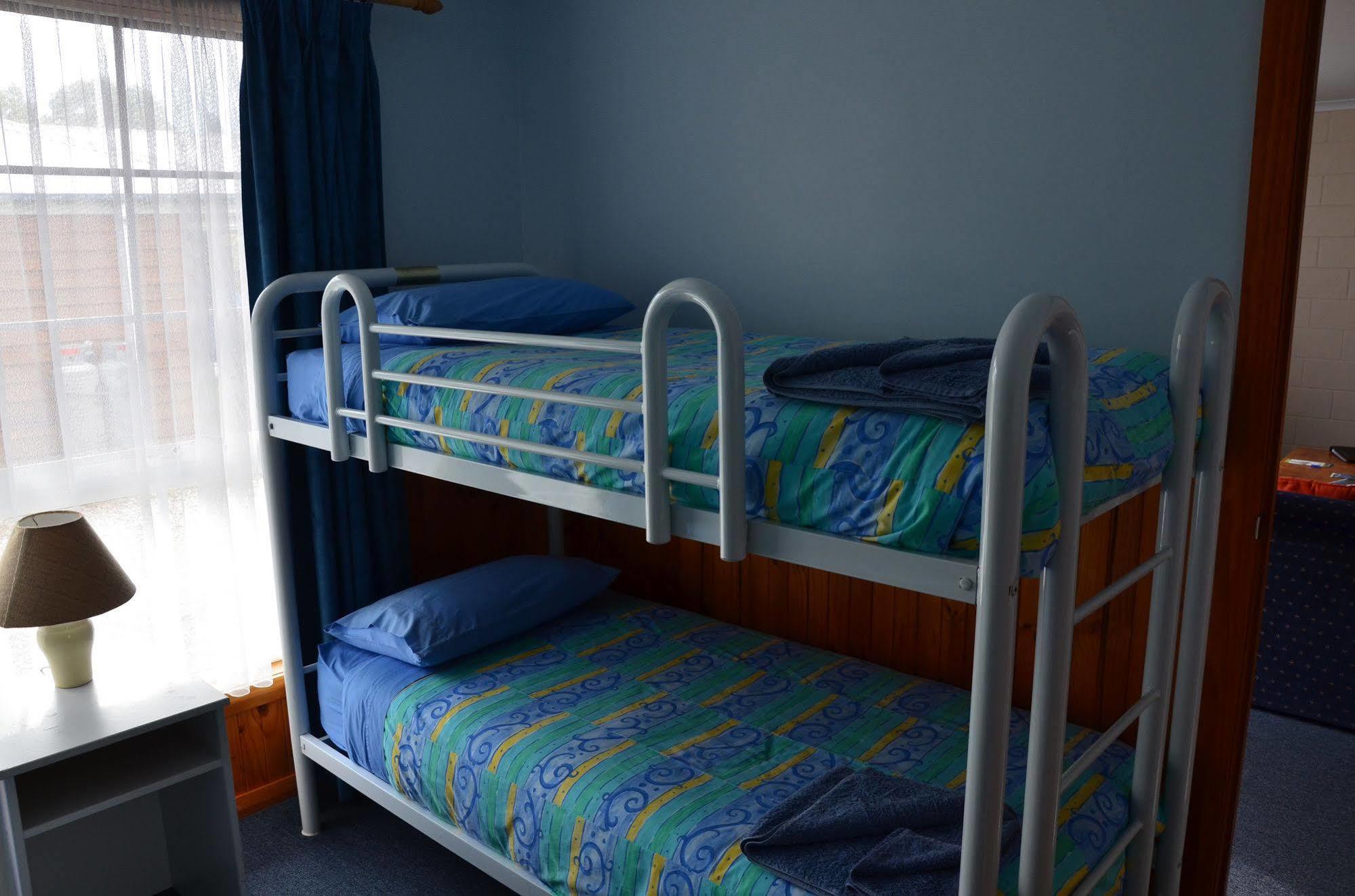 Castaway Holiday Apartments ストラーン エクステリア 写真
