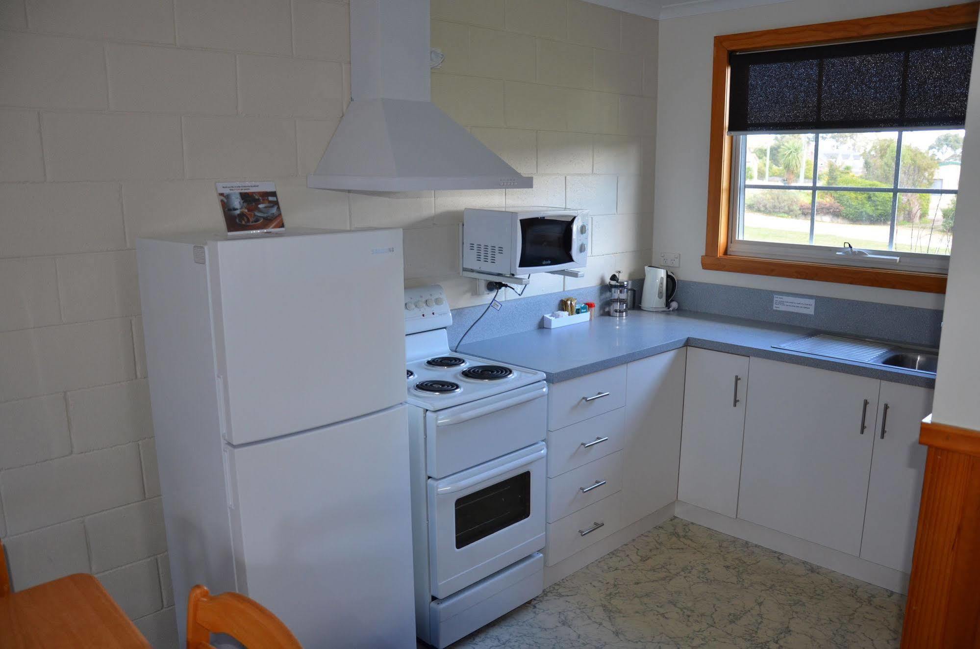 Castaway Holiday Apartments ストラーン エクステリア 写真